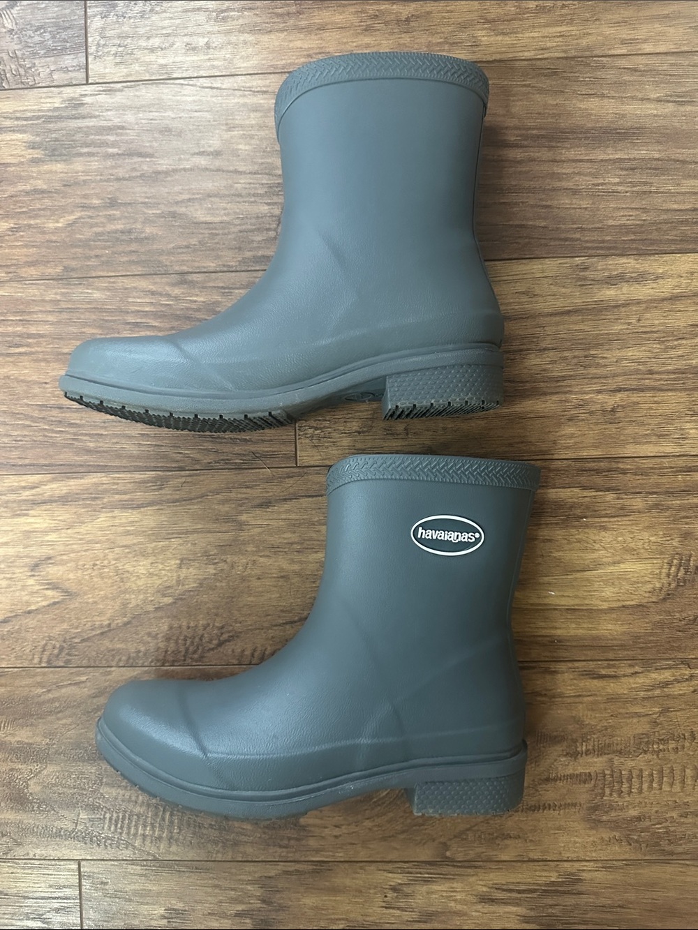 Havaianas Women's Short Rain Boots in Charcoal Gray